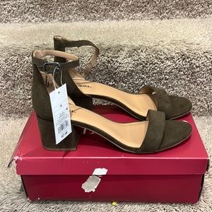 Merona (Target) Marcella olive Green Sandal Size 10
Ankle Strap